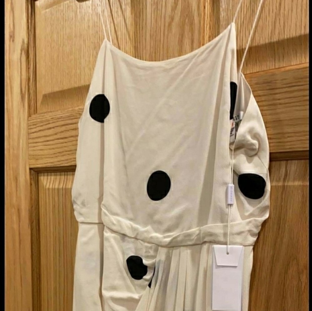 Dereh Crepe
Pleating at front
Polka-dot print - Picture 3 of 13